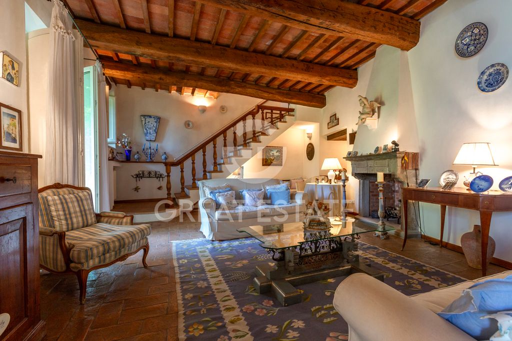 Property photo 2 of 75 Interiors