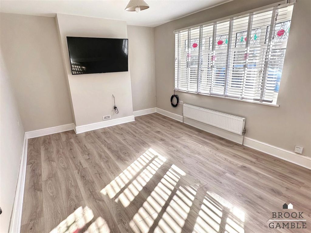 Property photo 2 of 19 01323 438506