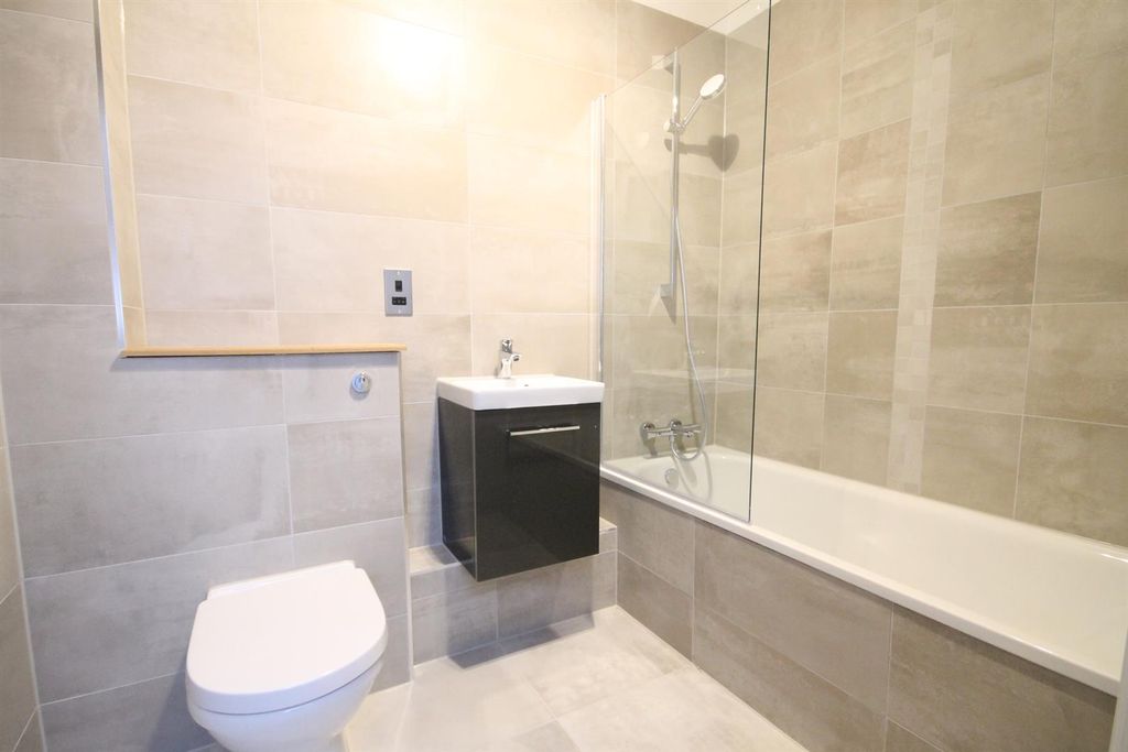 Additional image 7 of 2 bed flat for saleChallenge Court, Leatherhead KT22