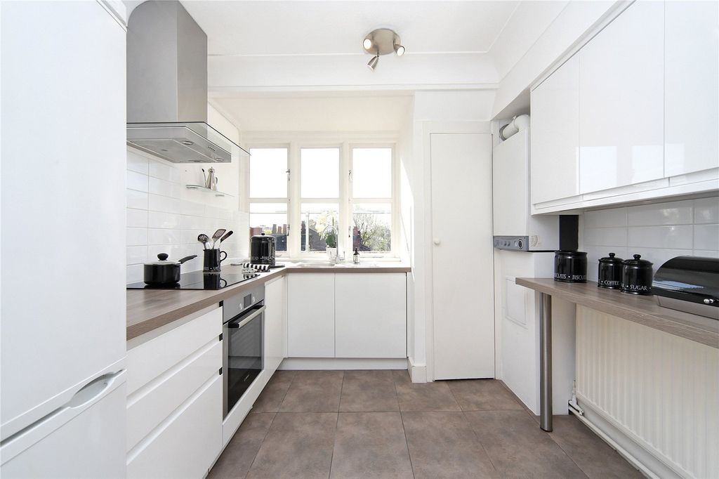 Property photo 2 of 7 Kitchen