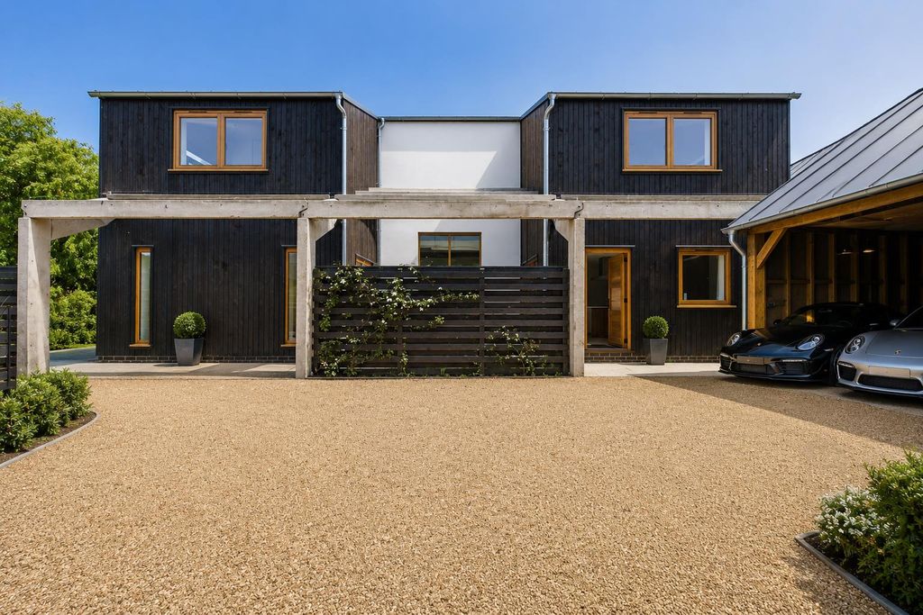 Property photo 1 of 11 Front External.Png