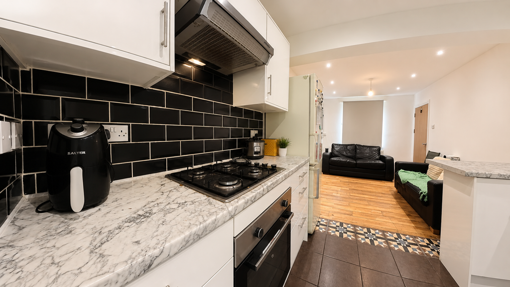Property photo 1 of 15 Kitchen/Lounge.4
