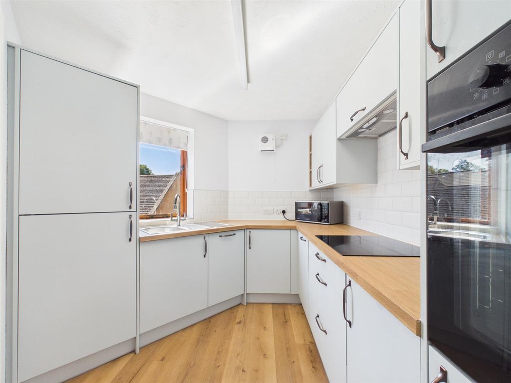 Property photo 2 of 12 Kitchen