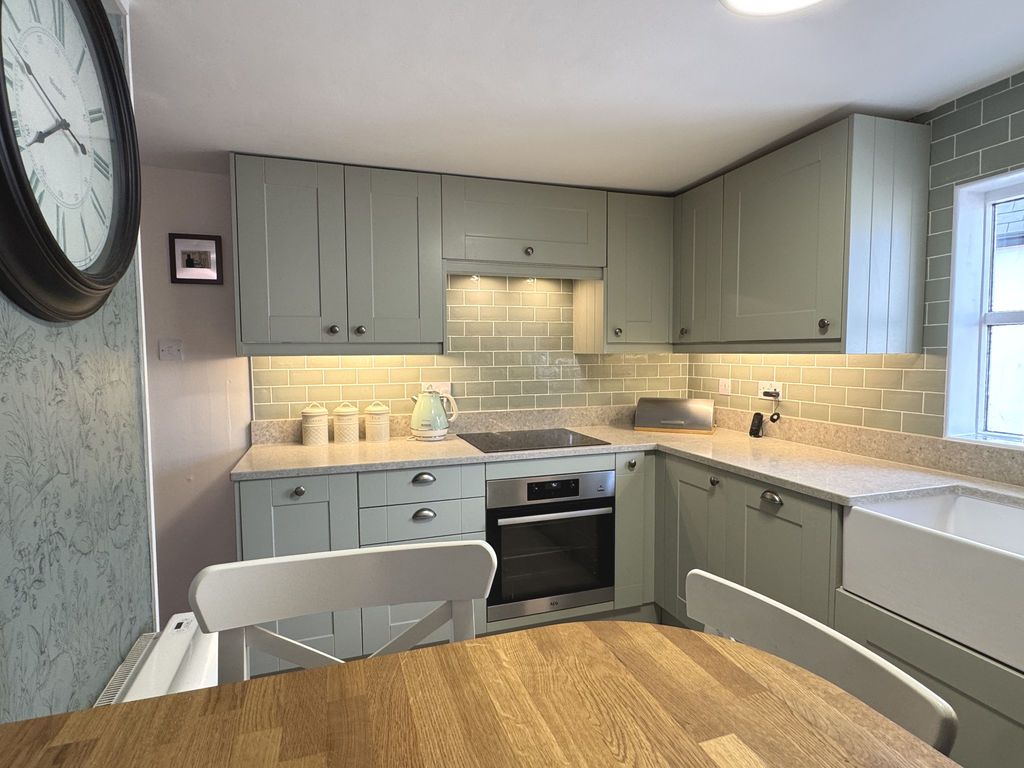 Property photo 2 of 14 Photo 5