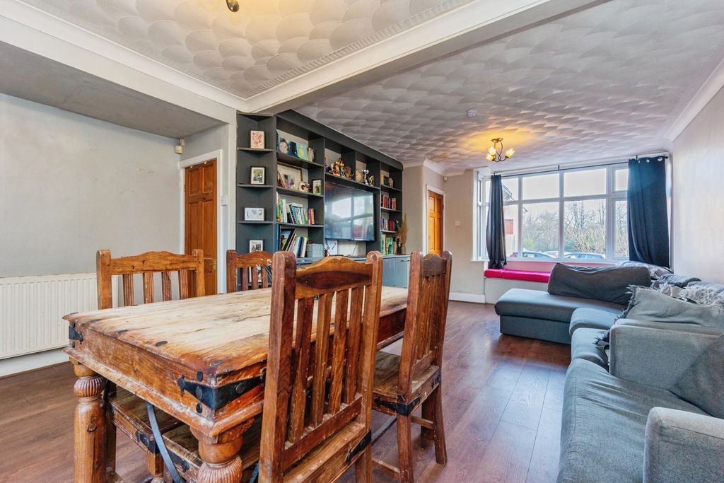 Property photo 3 of 19 Pbox-Img.Jpg