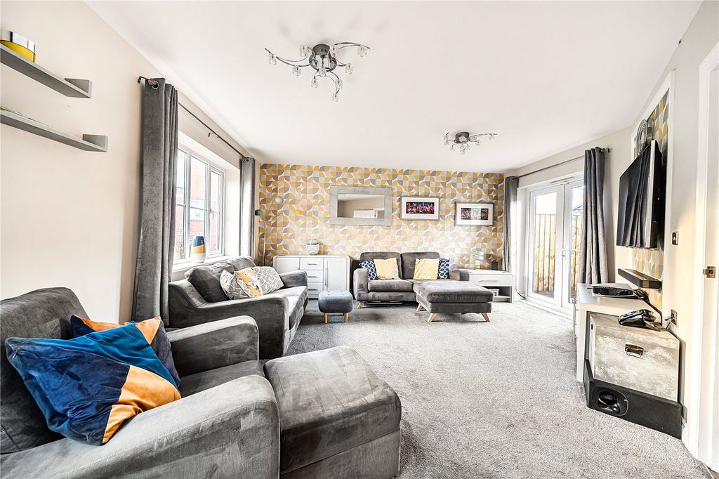 Property photo 2 of 20 Sitting Room