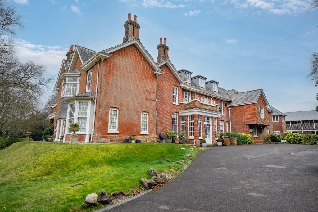 Property photo 2 of 25