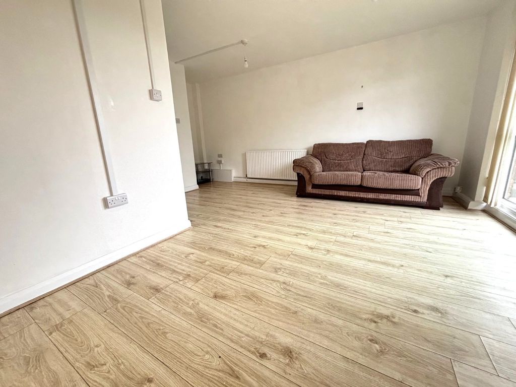 Property photo 3 of 7 Picture 3