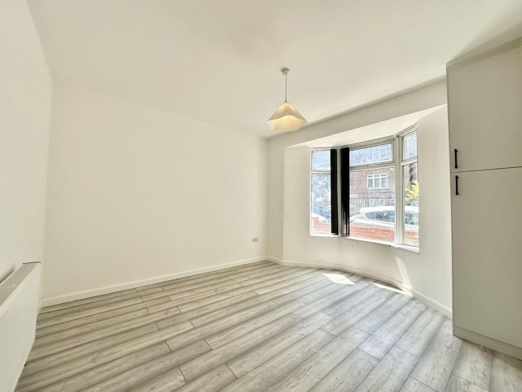 Property photo 3 of 16 Thumbnail_Img_4543.Jpg