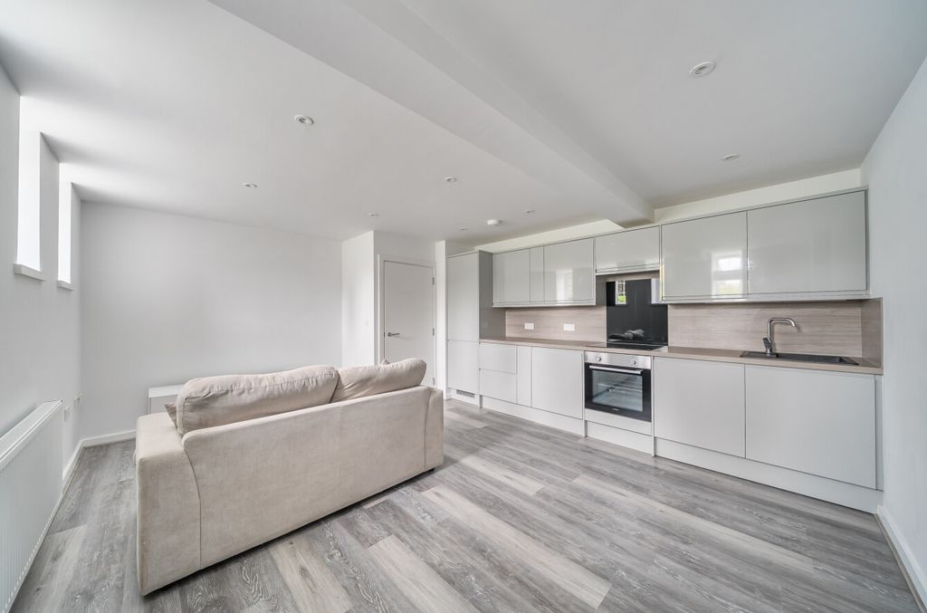 Property photo 2 of 13 1377068-3-690B683...