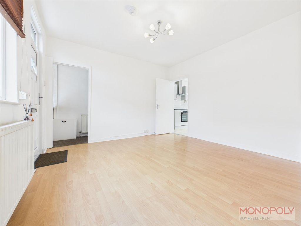 Property photo 3 of 16 Cam04439G0-Pr0061-Still002.Jpg