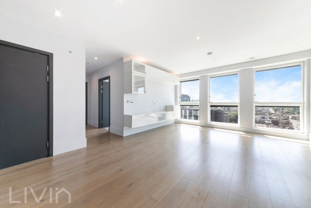 Property photo 2 of 12 1