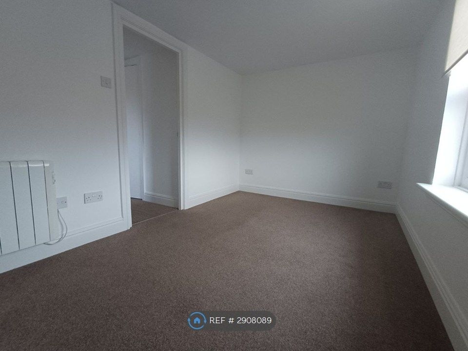 Property photo 2 of 5 Master
