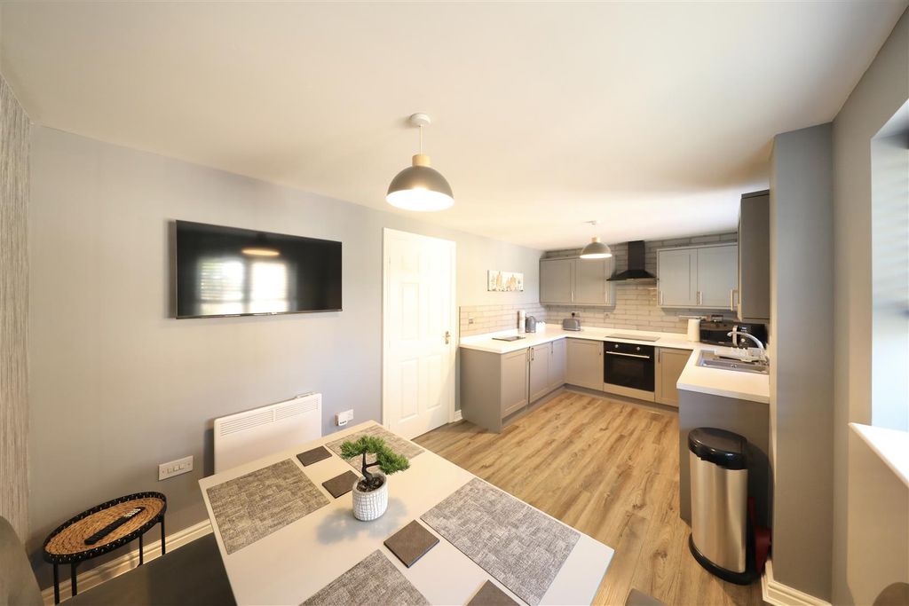 Property photo 3 of 14 Kitchen Diner