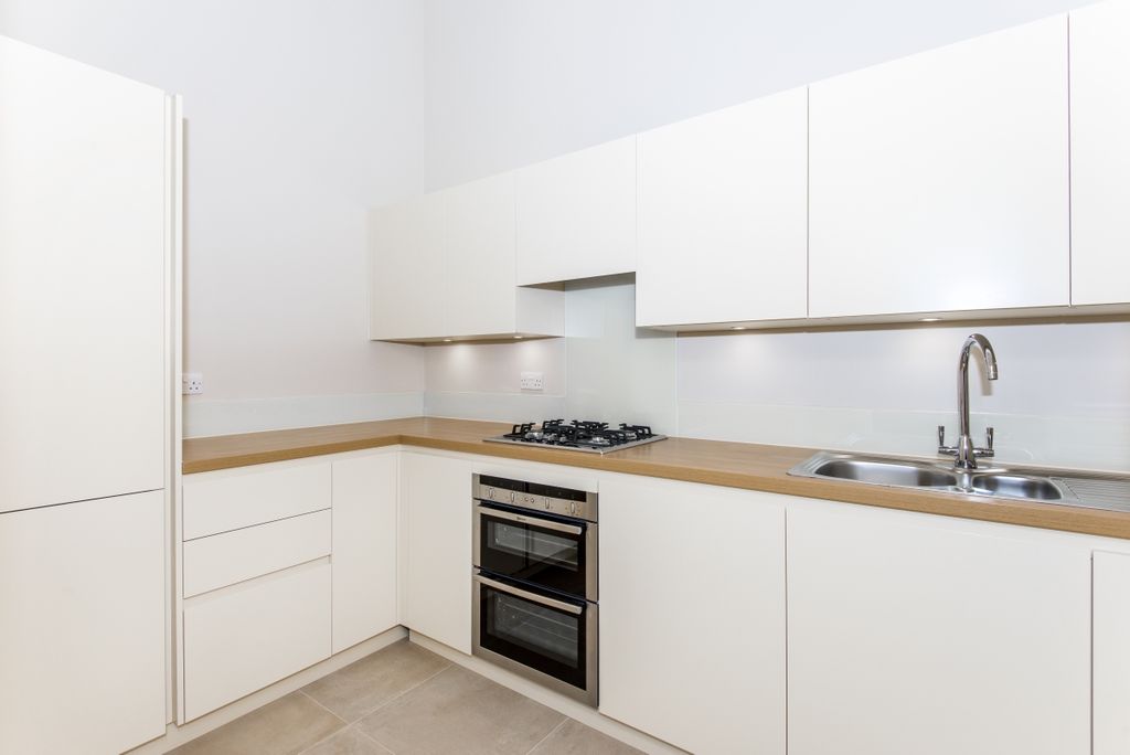 Property photo 3 of 7 Kitchen1