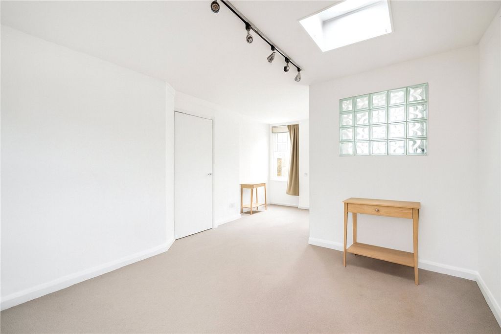 Property photo 3 of 11 Picture No. 24