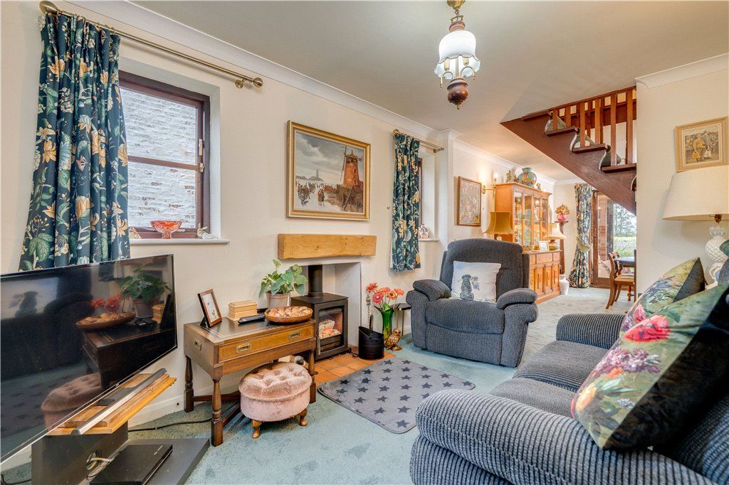 Property photo 3 of 19 Sitting Room