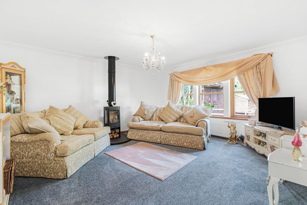 Property photo 3 of 32