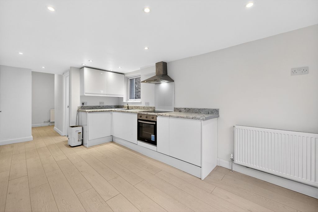 Property photo 2 of 20 Kitchen/Reception