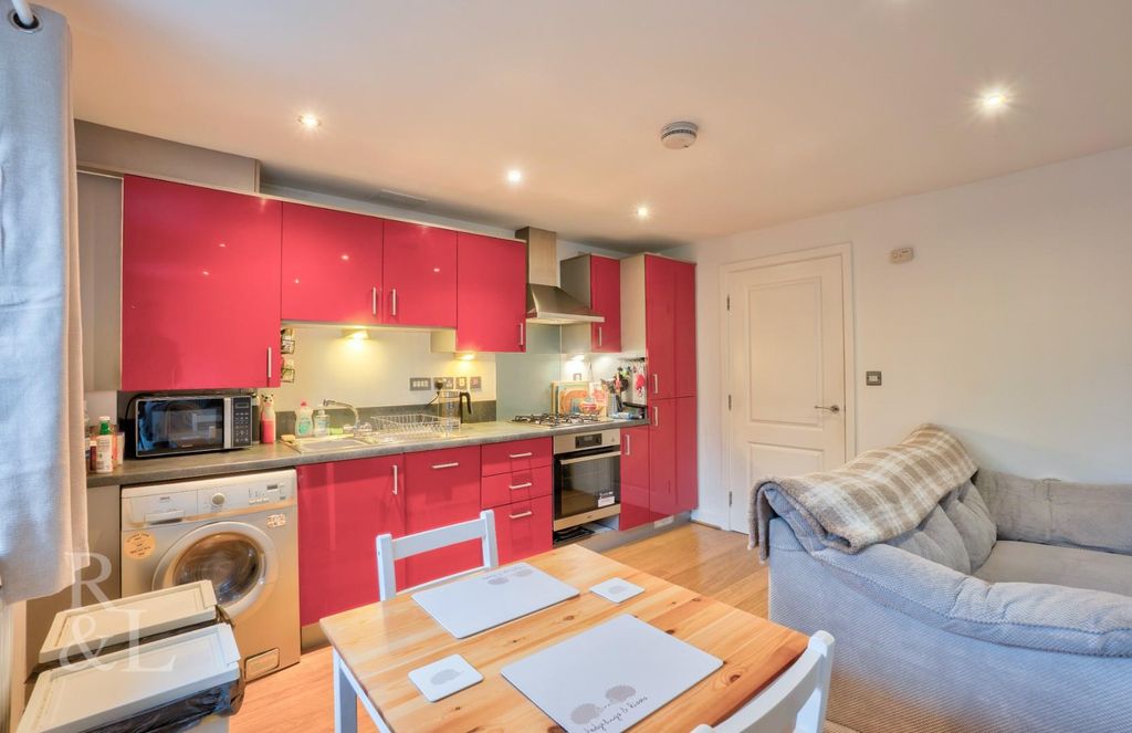 Property photo 3 of 10 64 Deane (1).Jpg