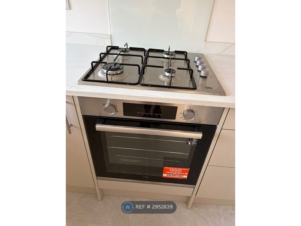 Property photo 2 of 9 New Oven
