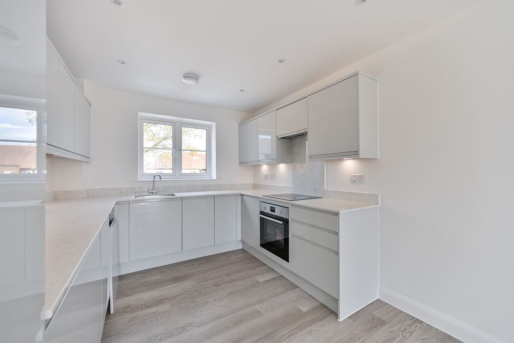 Property photo 2 of 9 Kitchen