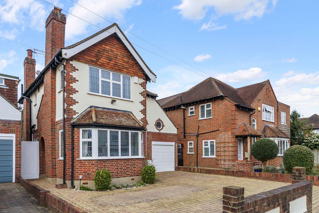 Property photo 1 of 20 Woodlands Avenue, 44  (16)