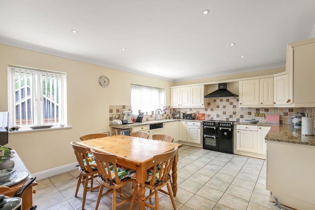 Property photo 3 of 11 Picture No. 19