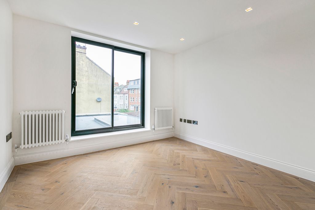 Property photo 2 of 18 Reception Room