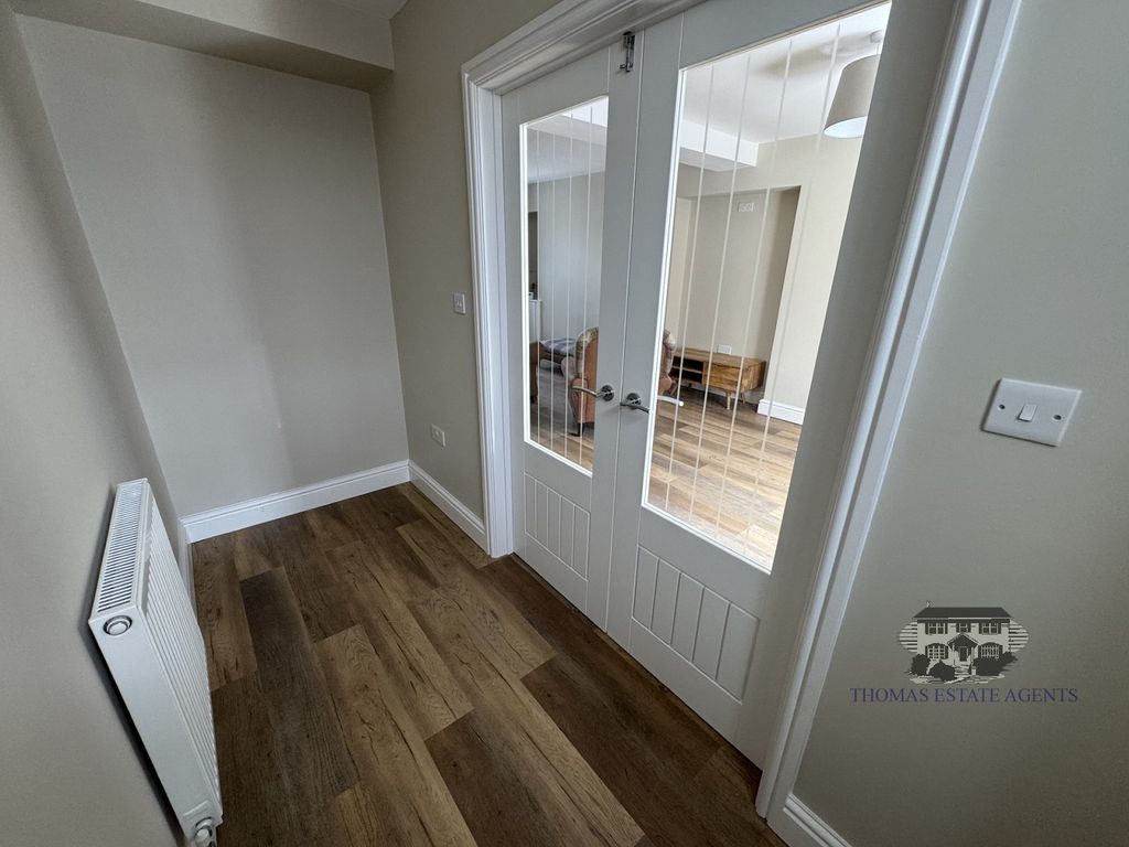 Property photo 2 of 13 Entrance Hall
