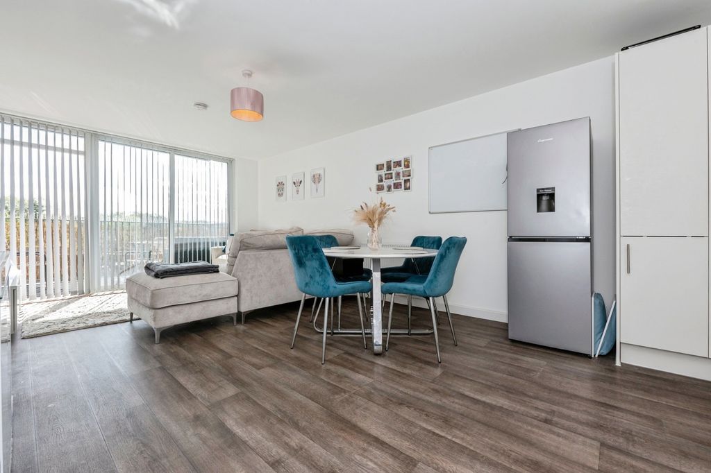 Property photo 3 of 12 Pbox-Img.Jpg