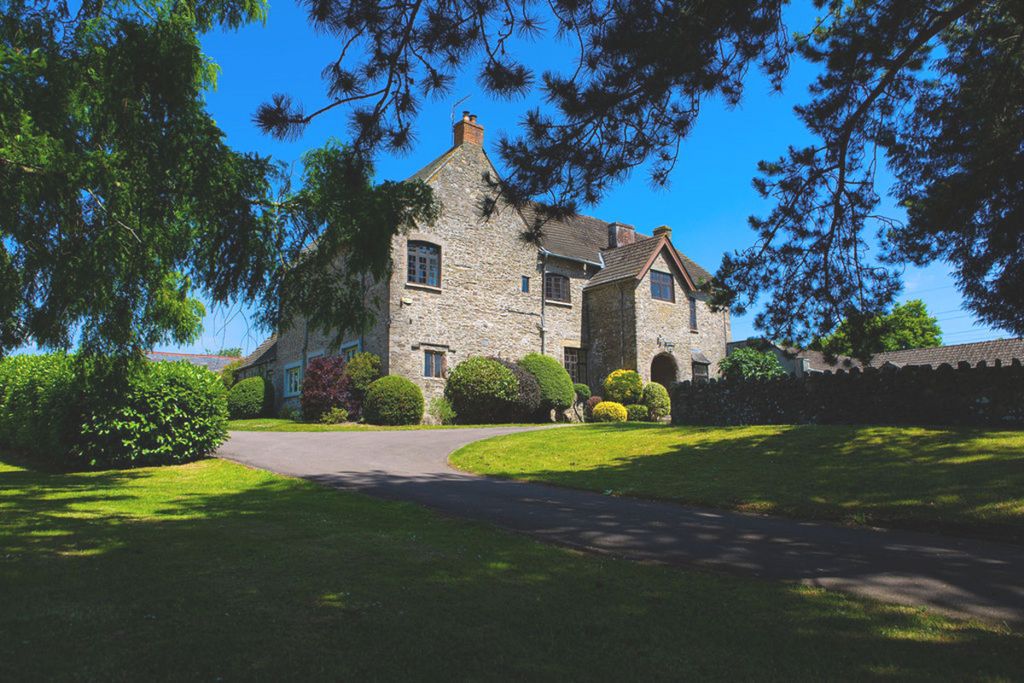 Property photo 1 of 42