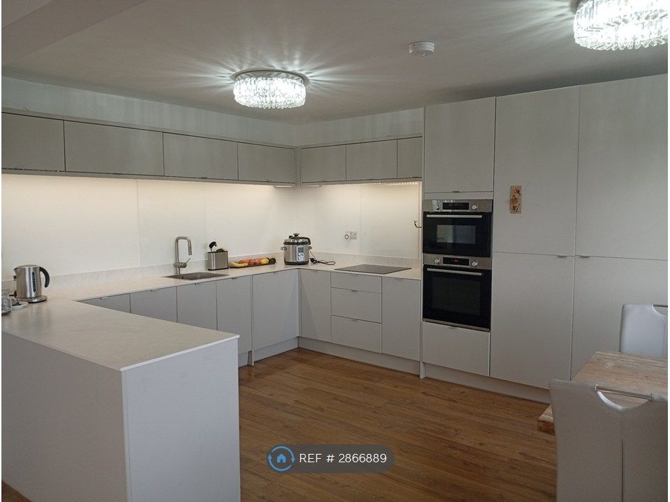 Property photo 3 of 14 Kitchen