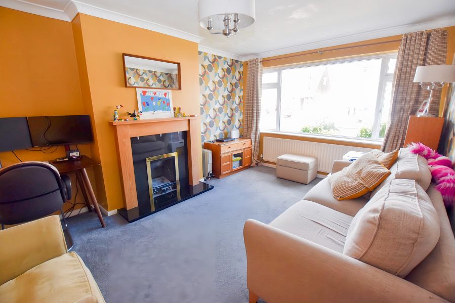 Property photo 3 of 20 Lounge 1