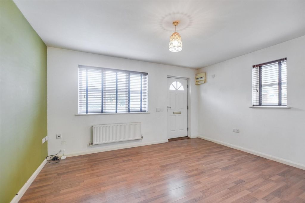 Property photo 2 of 12 Living/Dining Room