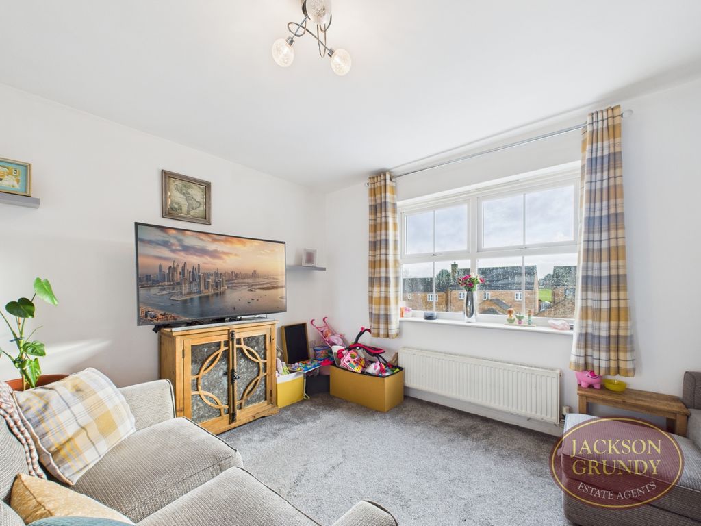 Property photo 2 of 10 Howards Way