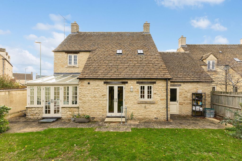 Property photo 2 of 16 Rear