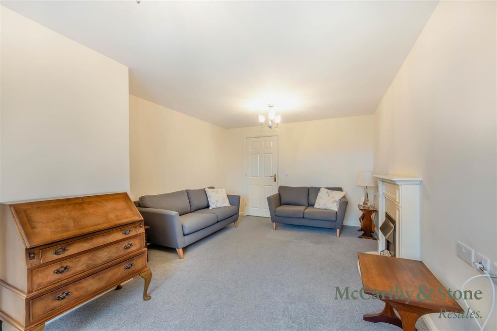 Property photo 2 of 16 8707010-Interior13.Jpg