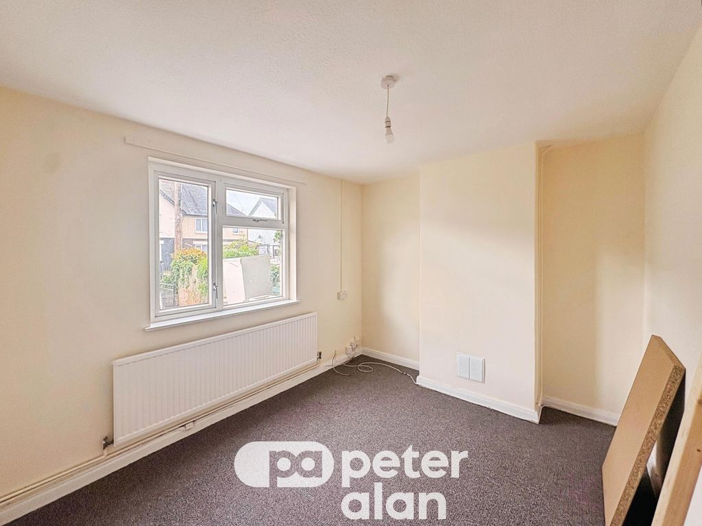 Property photo 2 of 10 Living