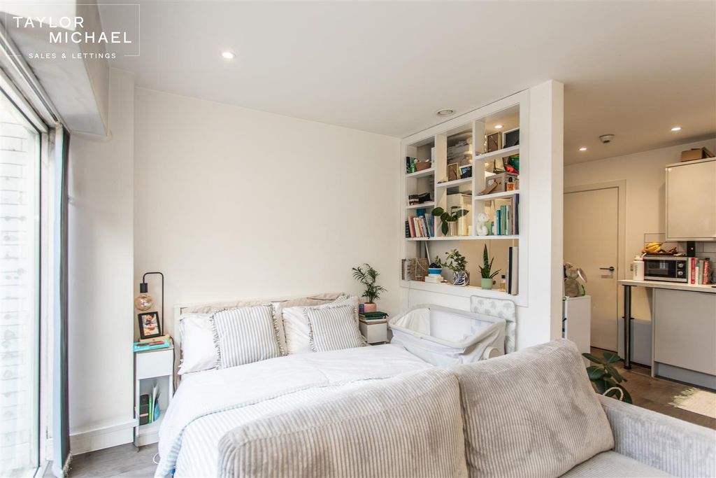 Property photo 1 of 17 Studio Room