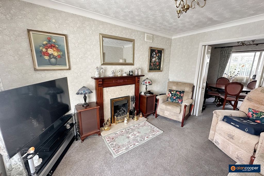 Property photo 3 of 14 4378074