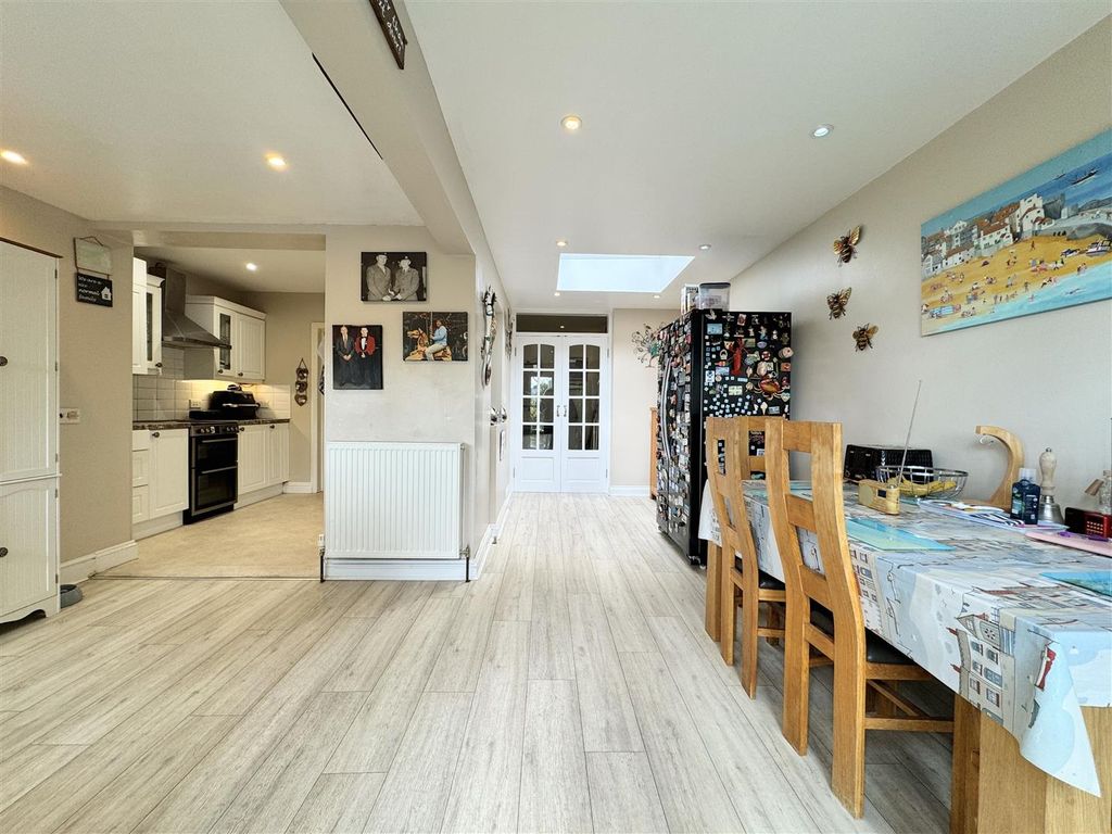 Property photo 3 of 30 Kitchen Diner