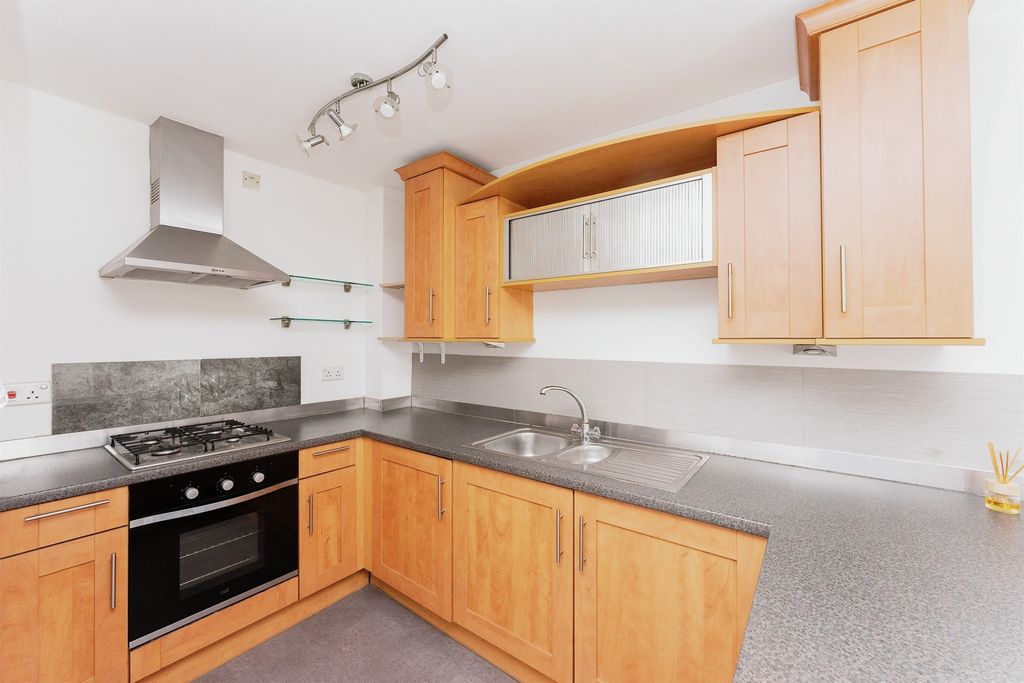 Property photo 2 of 10 Kitchen