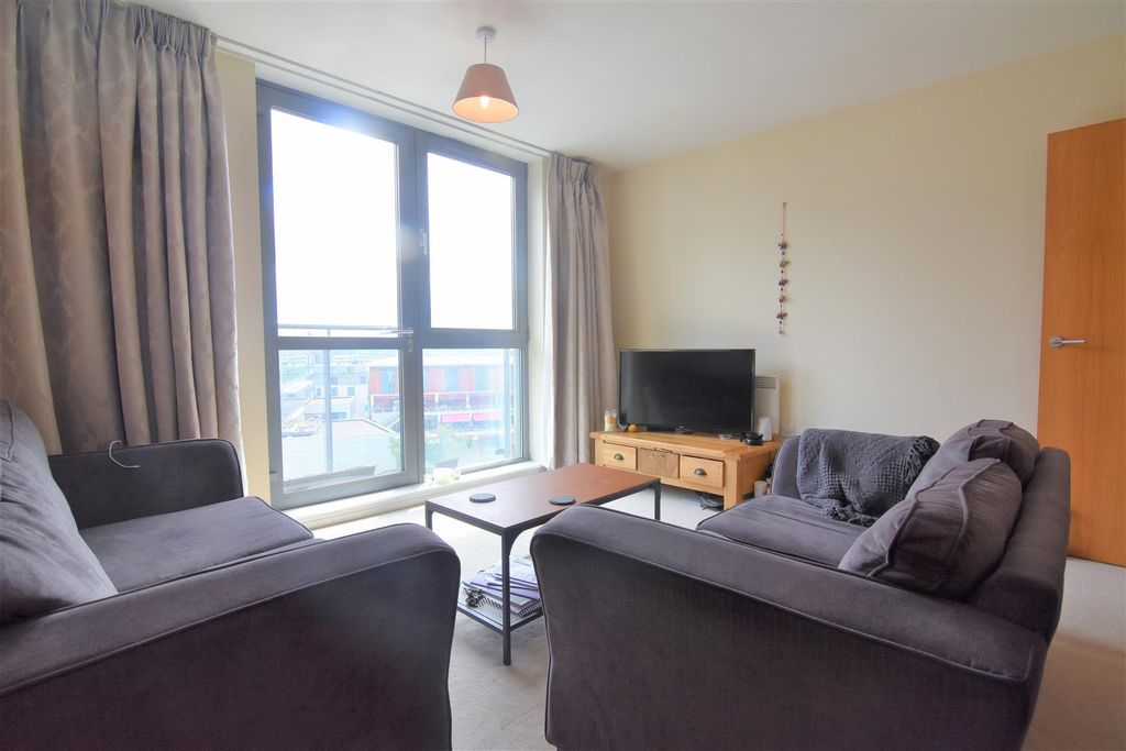 Property photo 2 of 9