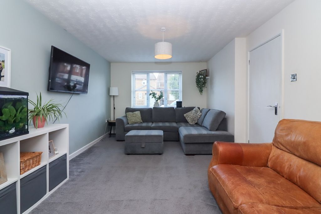 Property photo 2 of 41 Image00026