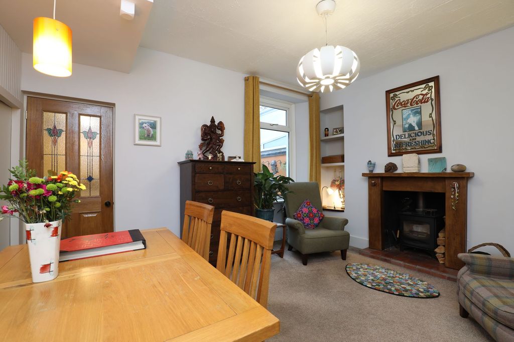 Property photo 3 of 42