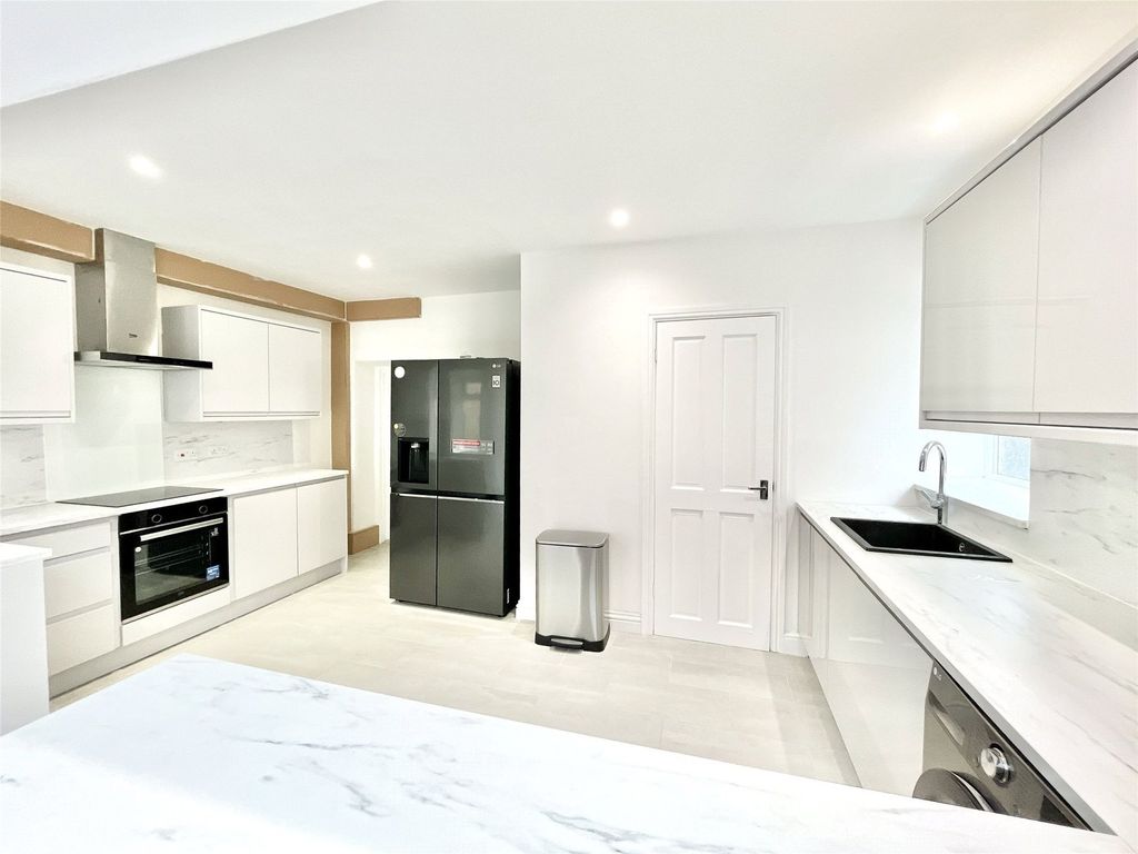 Property photo 3 of 10 Dining Kitchen