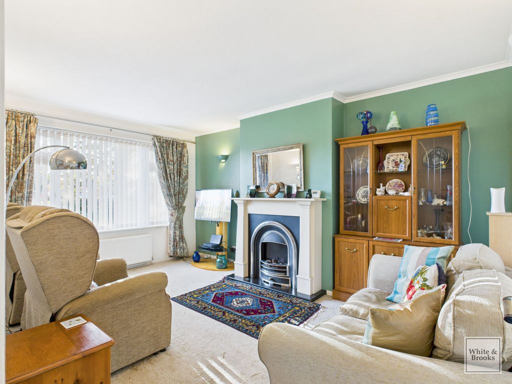 Property photo 2 of 21 Living Room