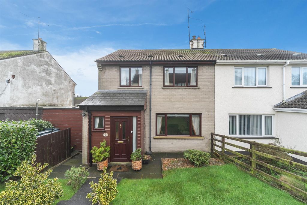 Property photo 2 of 26 16 Church Hill Gardens 25.Jpg