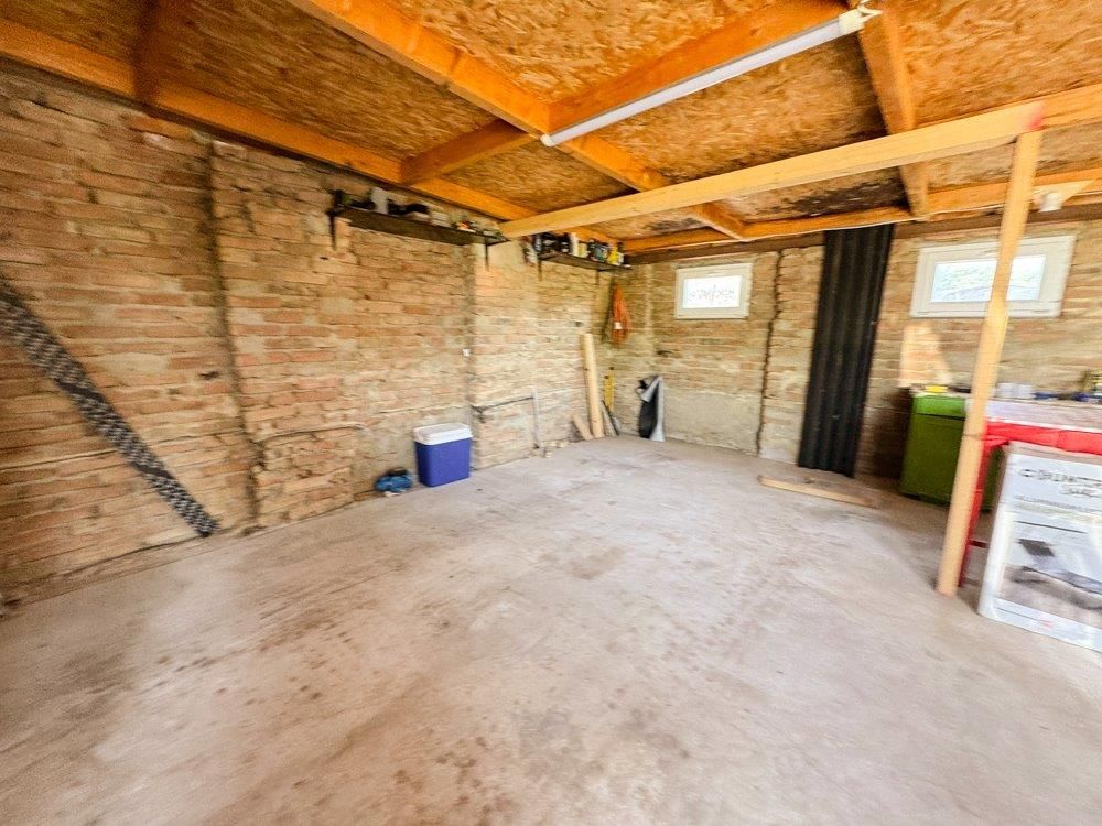 Property photo 3 of 21